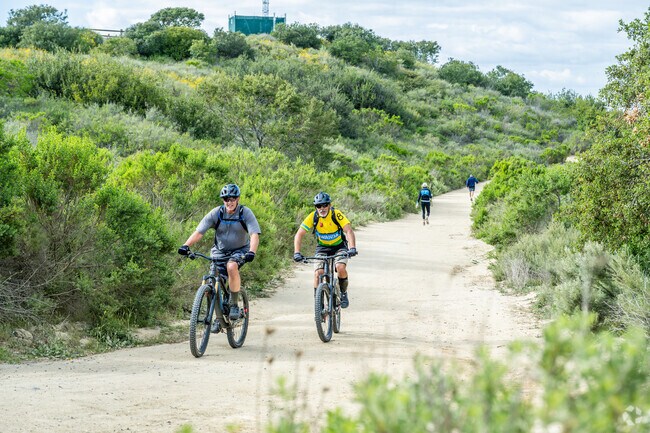 Top of the World near Temple Hills connects to Aliso and Wood Canyons trails.