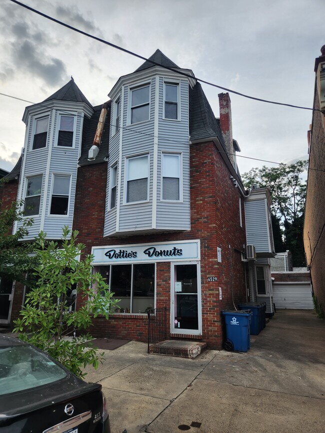 4529 Springfield Ave unit 2F, Philadelphia, PA 19143 - photo 2