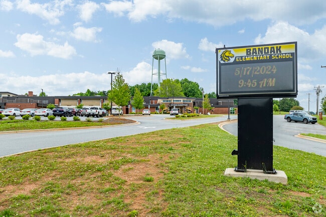 Banoak Elementary School educates students Kindergarten through 6th grade.
