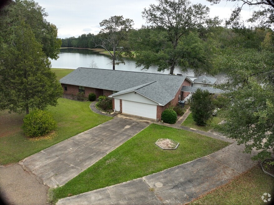 106 Skiers Point, Canton, MS 39046 - photo 2