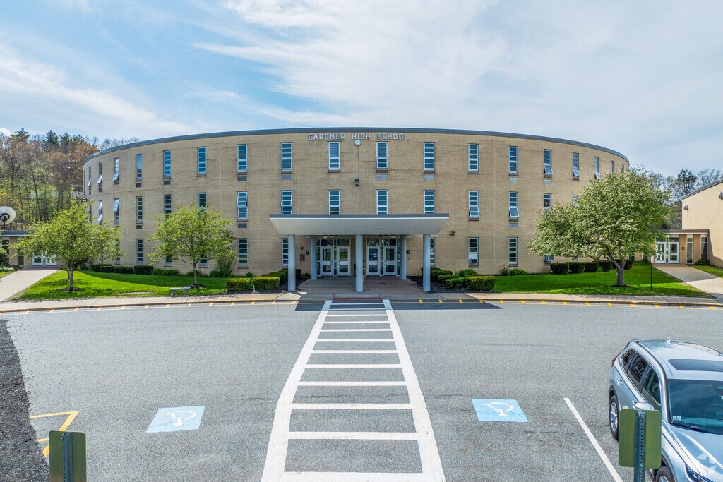 Gardner High School is a public school that serves students in grades 8-12.