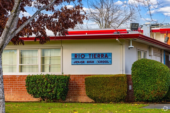 Students thrive at Rio Tierra Junior High School.