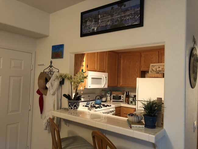 Nook w/Stools