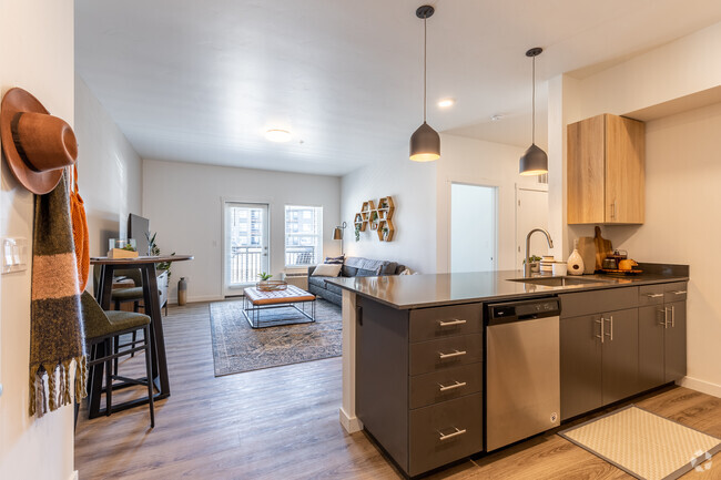 1BR, 1BA - 745SF