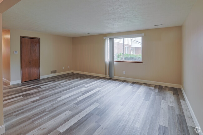 2BR, 1.5BA - 741SF - Living Room