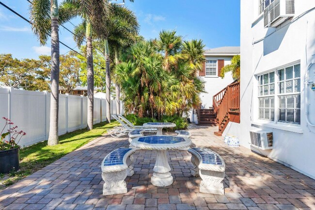 224 Conniston Rd unit 2, West Palm Beach, FL 33405 - photo 3