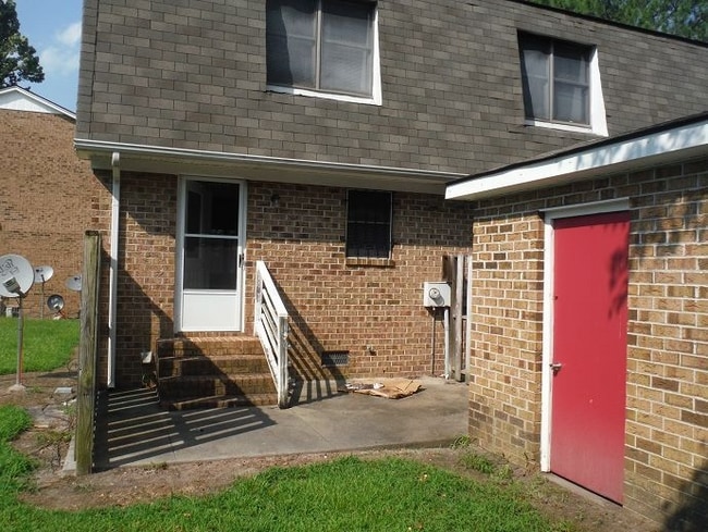 104 Cedar Ct, Greenville, NC 27858 - photo 2