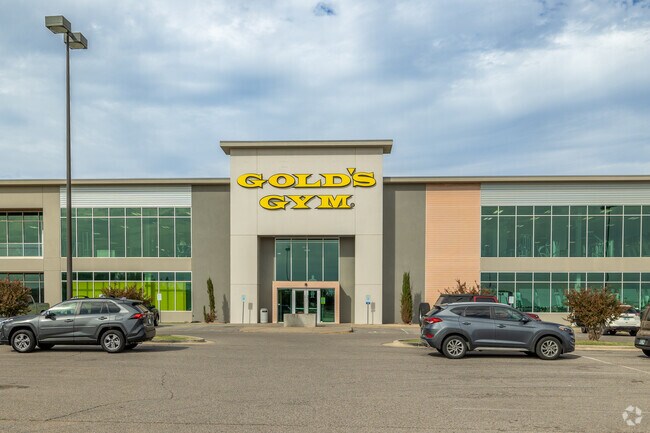 Gold's Gym is located close by in Moore, Oklahoma, just 15 minutes away from Southridge-Shadowlake.