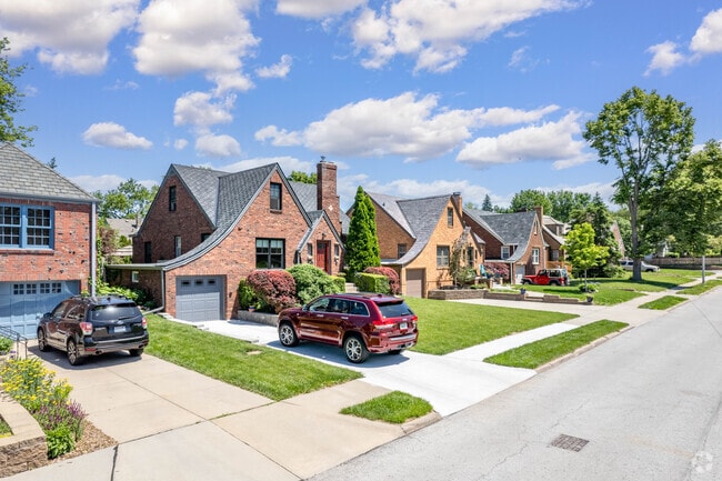 The residential streets of Aksarben-Elmwood Park boast carefully manicured lawns.