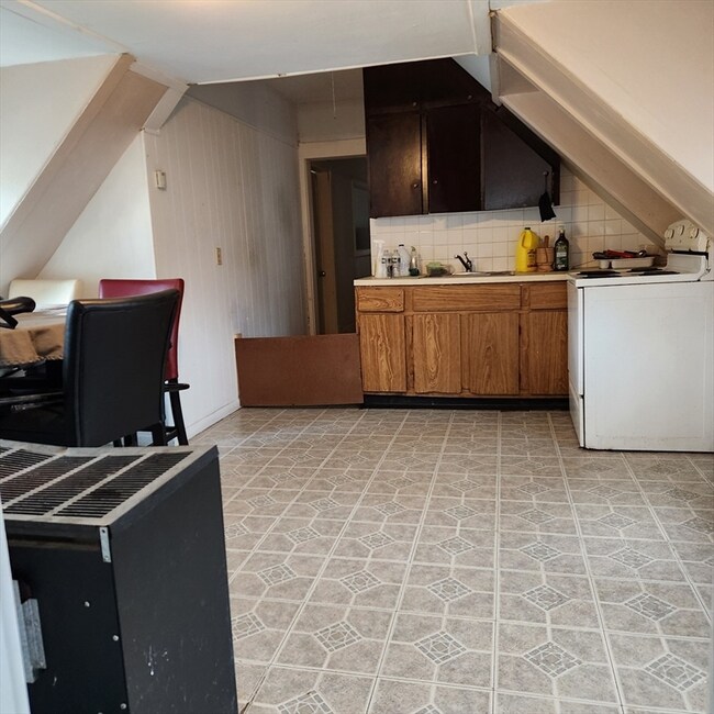 213 Lincoln St unit 3, Worcester, MA 01605 - photo 7