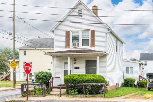 American Foursquare homes are the most common type found in Plymouth.