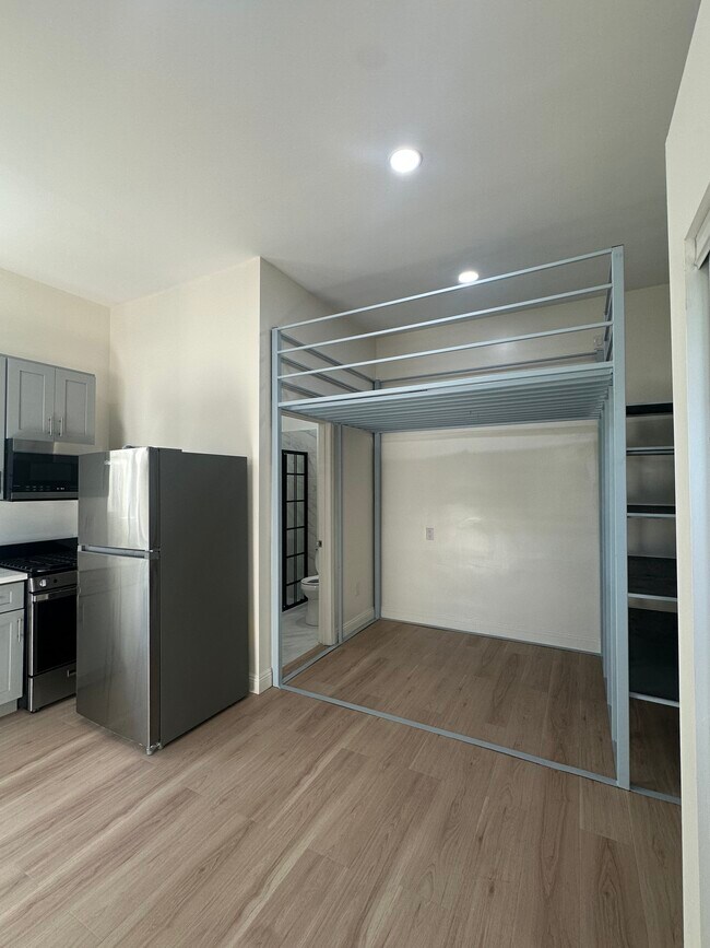 1223 Elden Ave unit D, Los Angeles, CA 90006 - photo 6