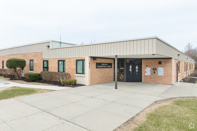 John Jay Elementary School has a student-teacher ratio of 11 to 1.