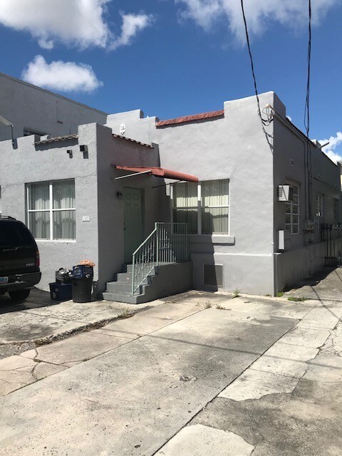 1021 SW 5th St unit 3, Miami, FL 33130 - photo 2