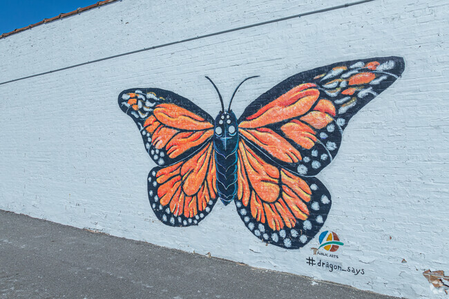 Many beautiful murals can be seen throughout Palos Heights.