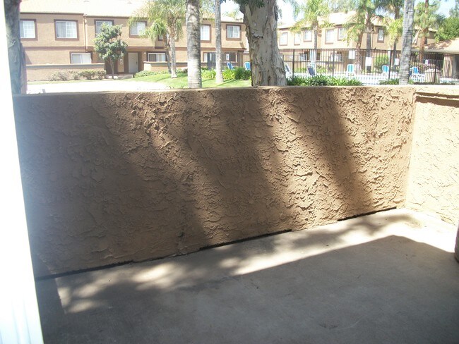 Oasis Townhouse, Fontana, CA 92335 - photo 4