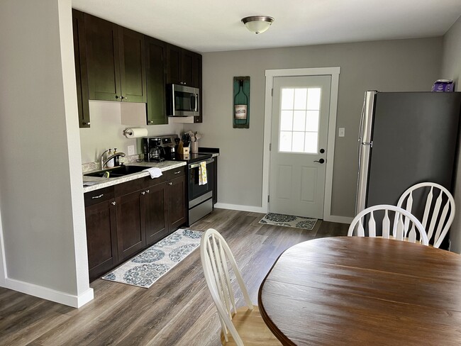 601 Day St unit 2, Decorah, IA 52101 - photo 3