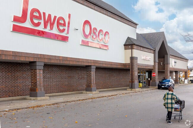 Jewel Osco bring fresh proudce and essentials conveniently to Bonnie Brook.
