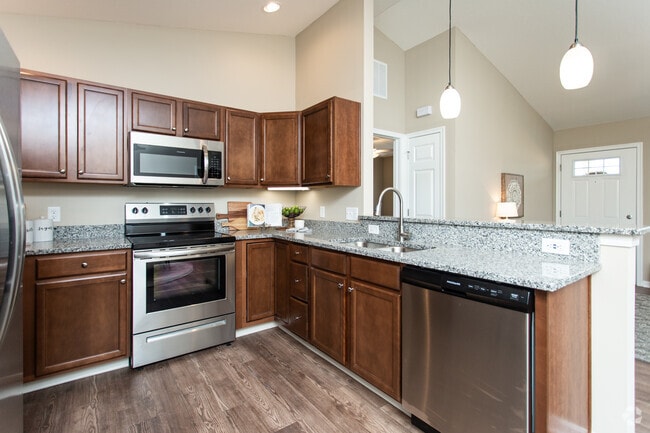 2BR, 2BA - 1,040 SF - Deerwood