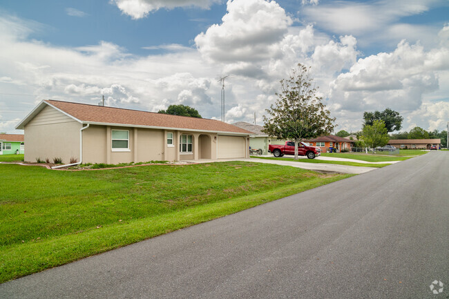 Rows of ranch style homes with well kept landscaping line the streets in West Sebring.