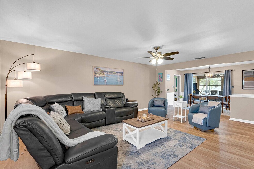 897 Imperial Dr unit ID1244950P, Largo, FL 33771 - photo 1