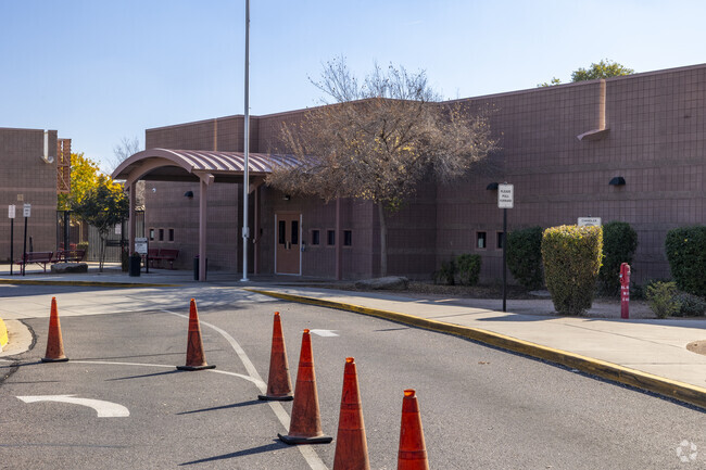Chandler’s Hancock Elementary School keeps order when kids are bring picked up and dropped off.