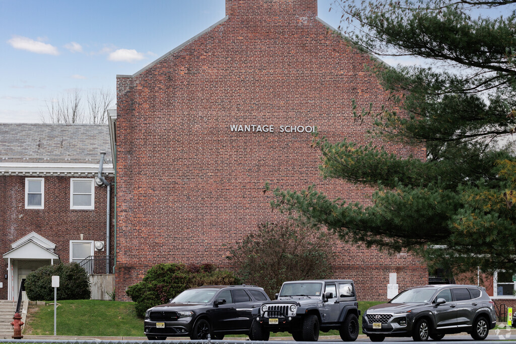 Wantage Elementary School in Wantage, NJ has 317 students in grades 3-5.