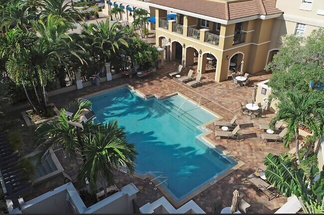 Broadway Promenade unit 1320, Sarasota, FL 34236 - photo 2