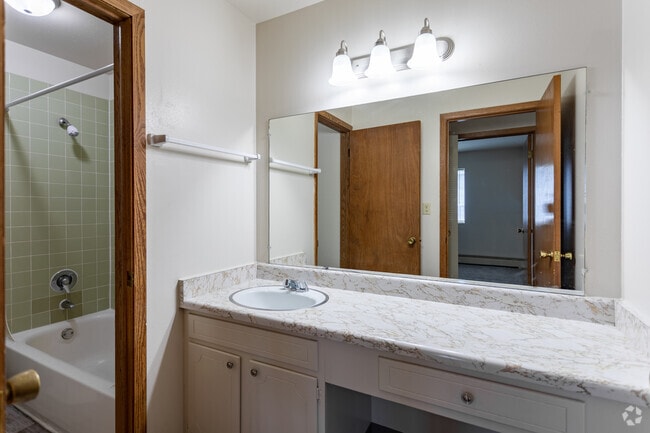 1BR, 1BA - Buckingham