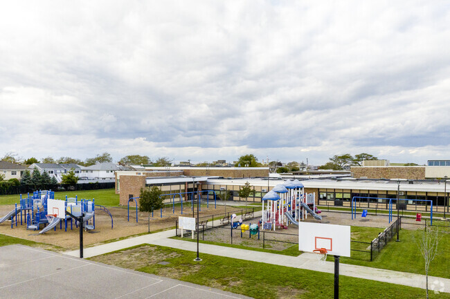 Lido Elementary School in Lido Beach has 523 students in grades PK, K-5 with a ratio of 15 to 1.