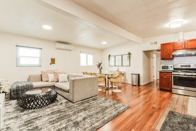 1519 W 37th Place, Los Angeles, CA 90018 - photo 3