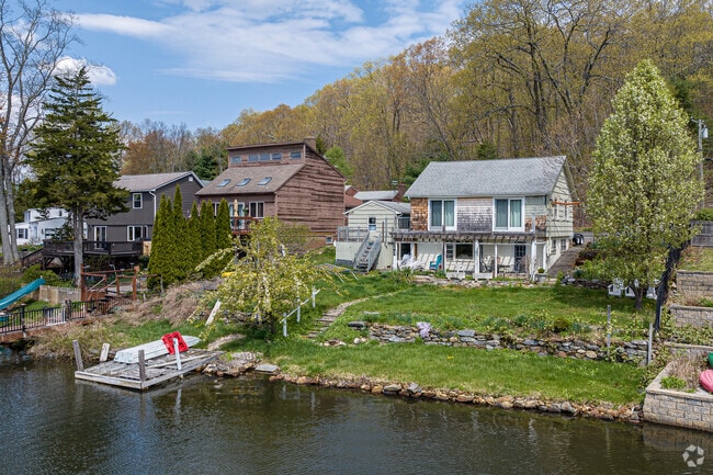 Lake Plymouth homes offer waterfront living with a country aesthetic.