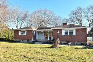 2 Colonial Dr, Waterford, CT 06385