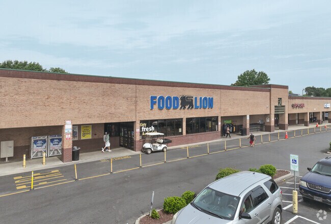 Residents of University Park do a lot of their grocery shopping at Food Lion.