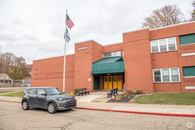 Brooke Intermediate School North earned a B grade from Niche.