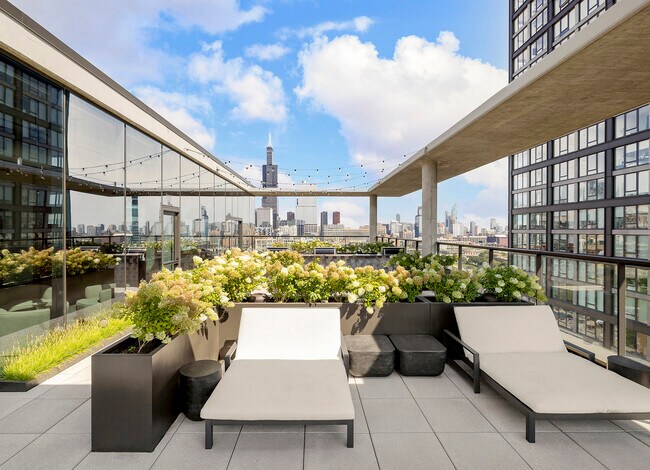 641 W Grand Ave unit S, Chicago, IL 60654 - photo 2