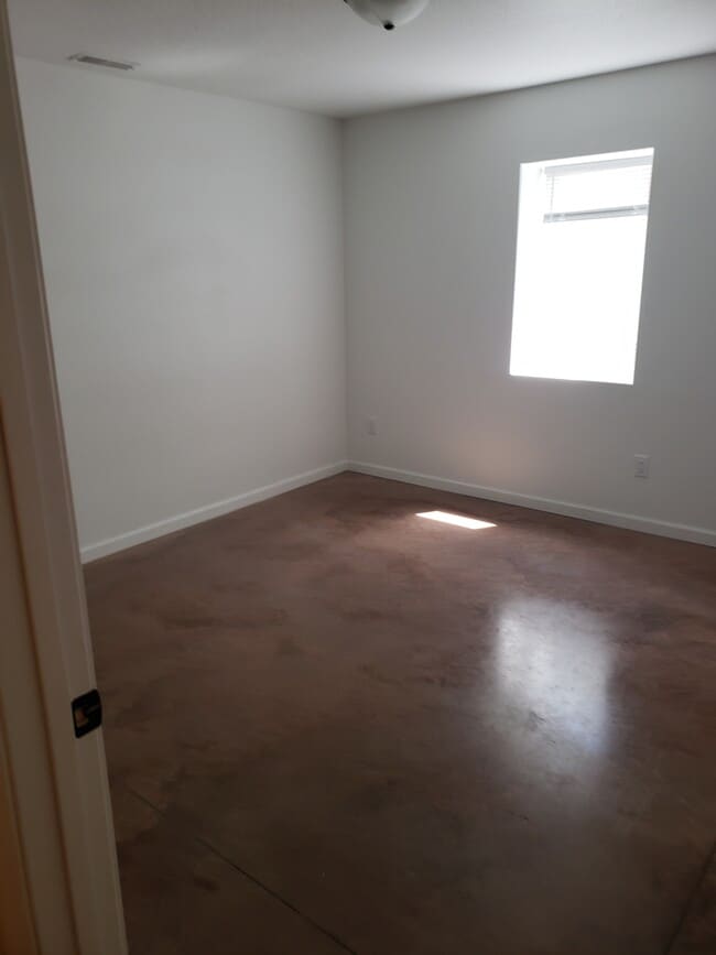 1637 5th St, Nevada, IA 50201 - photo 5