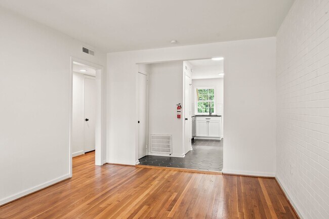 1640 W Northwest Blvd unit 7, Winston Salem, NC 27104 - photo 4