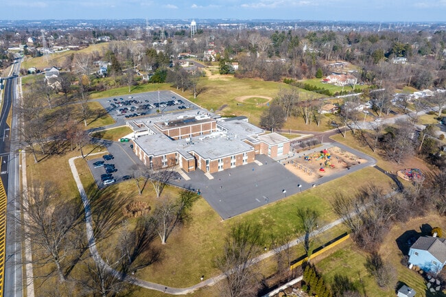 Plymouth Elementary School has a teacher ratio of 14:1.