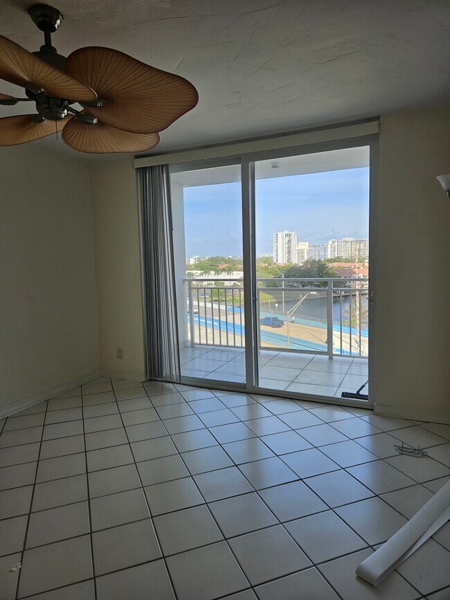 Imperial Towers North unit 947, Hallandale Beach, FL 33009 - photo 4
