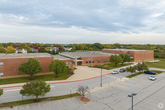 Francis Granger Middle School in Aurora, IL has a student-teacher ratio of 14 to 1.