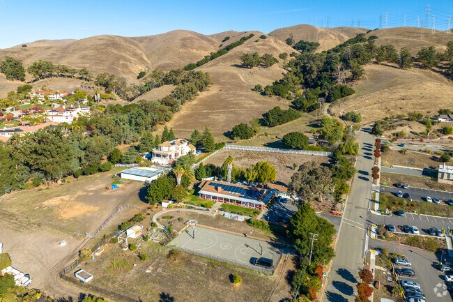 Educational opportunities abound at Alsion Montessori Middle / High School.