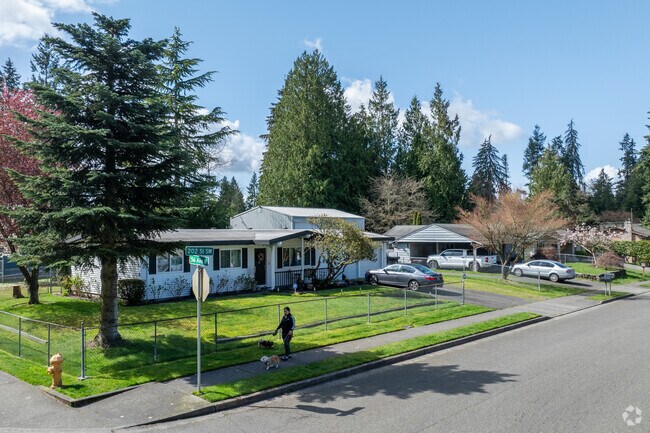 Ranch style homes with open yards are commonly found in the Scriber Lake neighborhood in Lynnwood, WA.