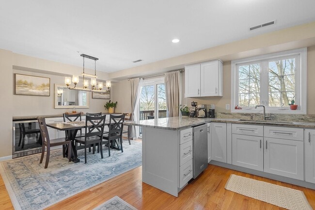 58 Andrew St, Manchester, NH 03104 - photo 3