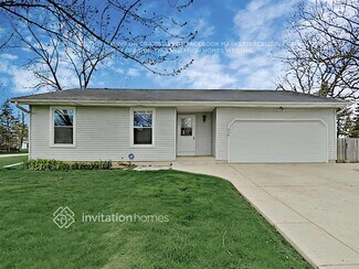 416 Deerpath Dr, Lindenhurst, IL 60046