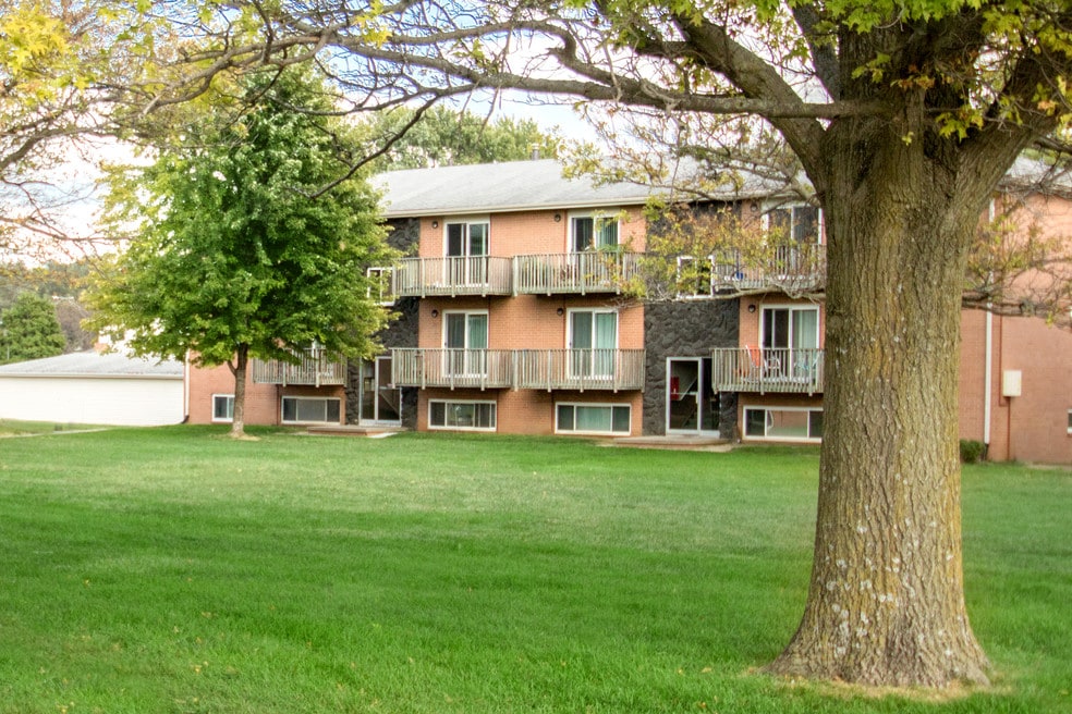 Oak Creek Apartments, Bellevue, NE 68005 - photo 1