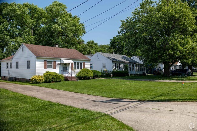 Small ranch-styled dwellings are very common throughout Springhill.