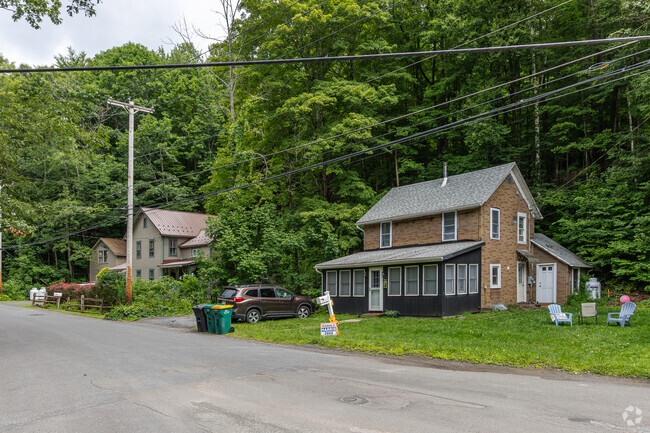 Homes in Pine Hill are very separated and don't have more than one neighbor within sight.