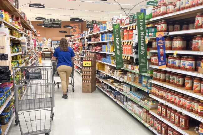 Fry's offers convenient grocery shopping to Vista Del Monte Tucson residents.