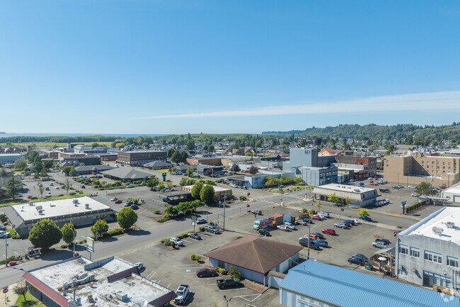 While New London is a rural neighborhood it's just five minutes from the main parts of Hoquiam.